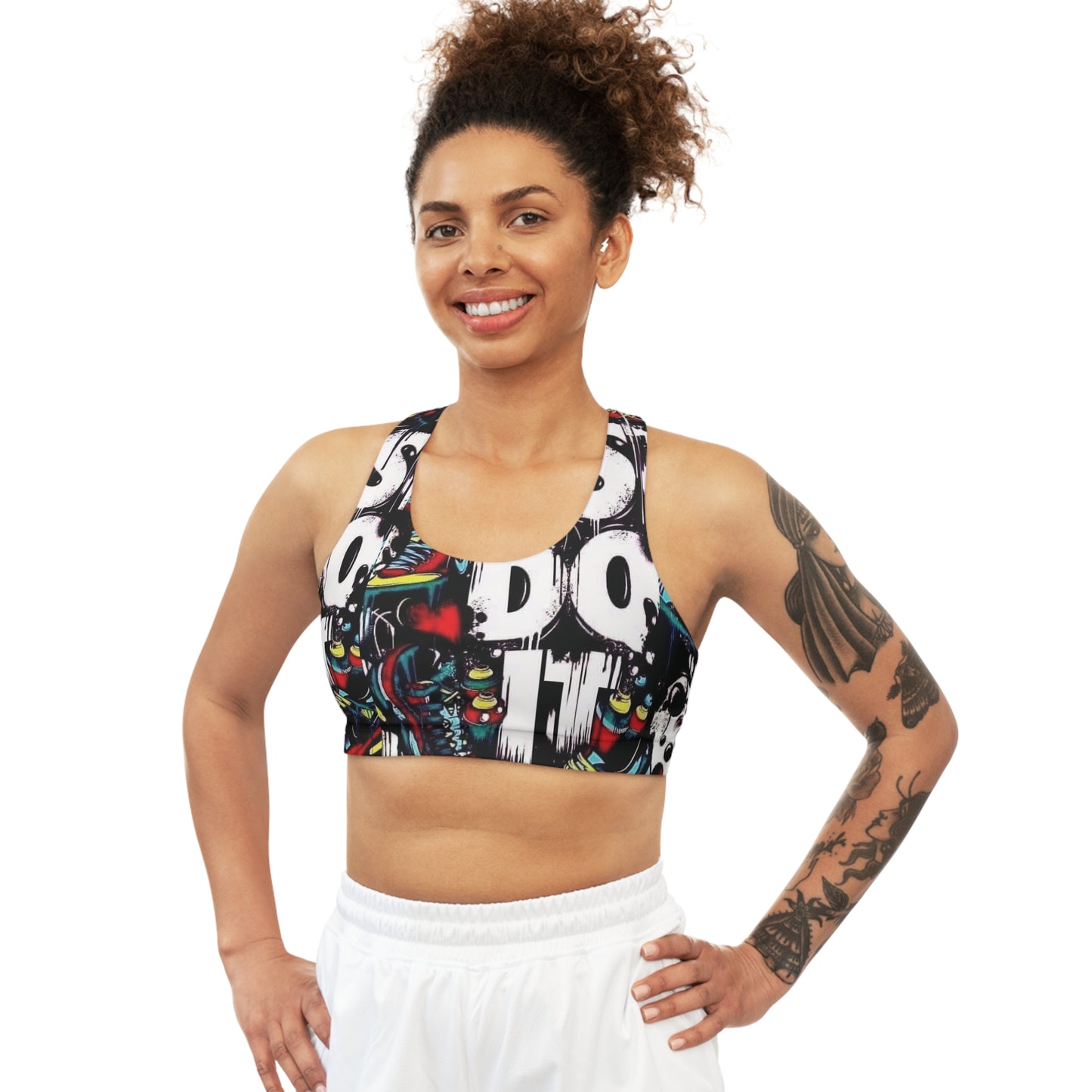 “Do It” sports bra – The energy of street art for your sports sessions.